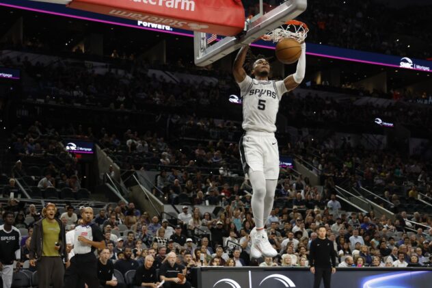 Spur’s rookie and the bench make their mark against the Trail Blazers