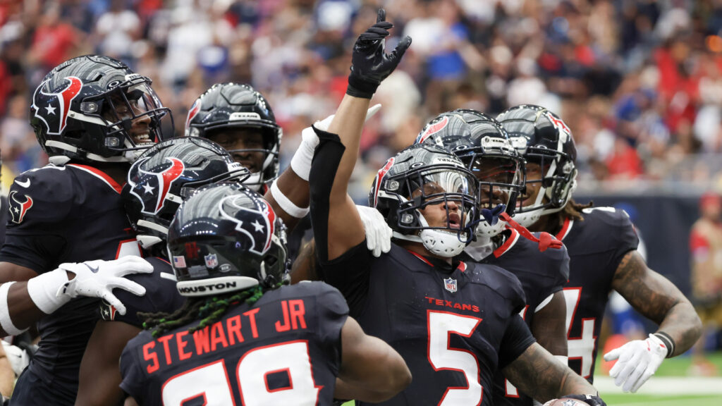 Texans Evaluating DB Jalen Pitre For Pectoral Injury