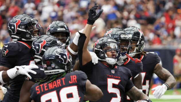 Texans Evaluating DB Jalen Pitre For Pectoral Injury