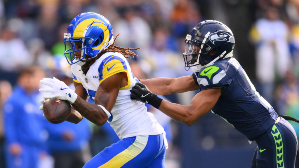 Watch: DeMarcus Robinson's one-handed TD gives Rams huge OT win over Seahawks