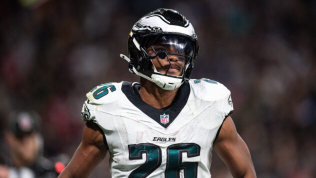 Watch: Saquon Barkley's historic night leads Eagles to 'SNF' win