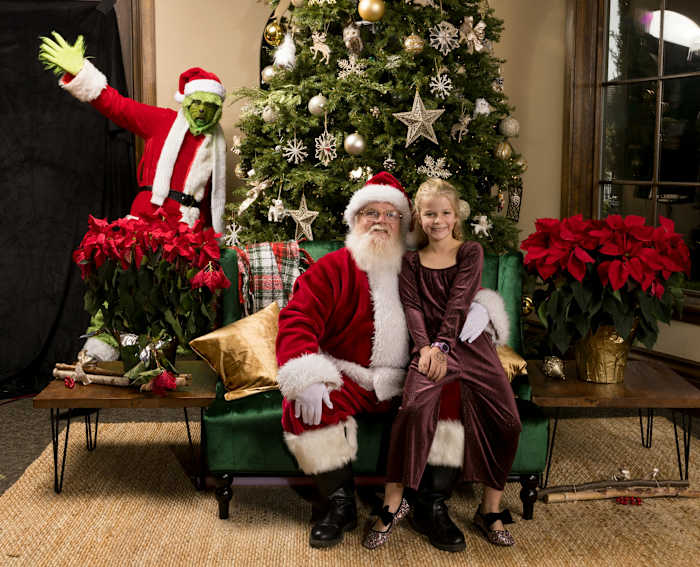 Where to get a picture with Santa, the Grinch in San Antonio