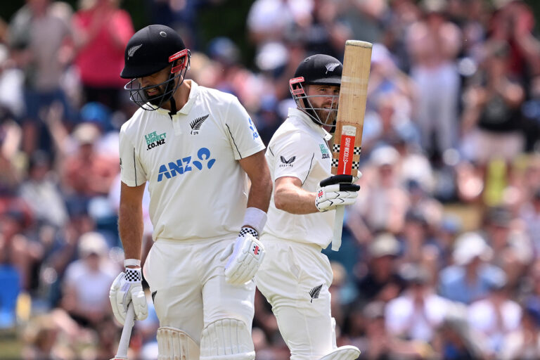 Williamson drives New Zealand as England struggle for penetration after bowling first