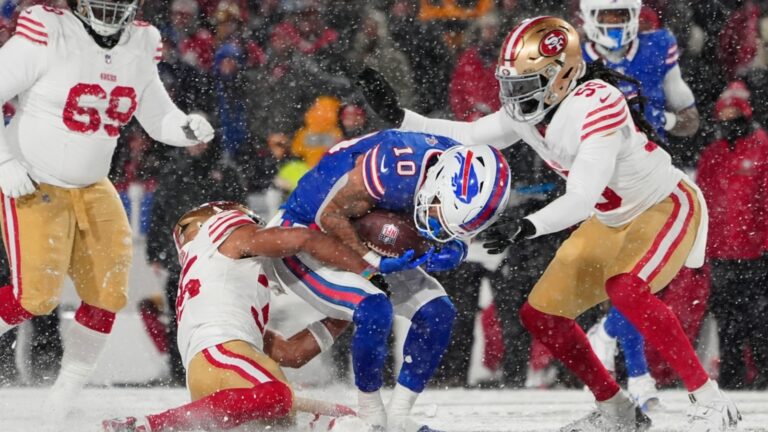 49ers say LB De'Vondre Campbell refused to enter game