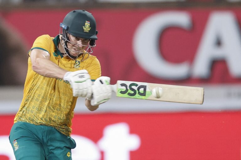 All-round Linde, Miller give South Africa 1-0 lead