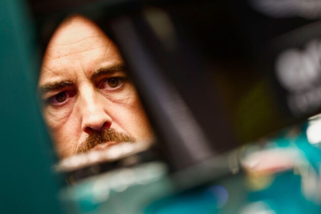 Alonso takes aim at F1 broadcast over "grumpy guy" portrayal