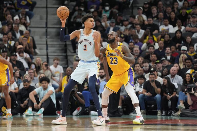 Around the NBA: Fall of the King and rise of the Alien