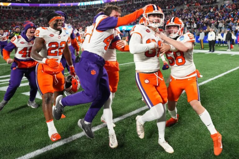 Clemson stuns SMU on 56-yard field goal as time expires to win ACC title