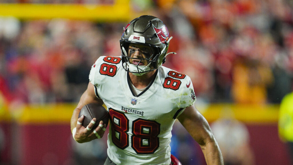 Could Cade Otton’s Injury Change The Bucs’ Run Game?