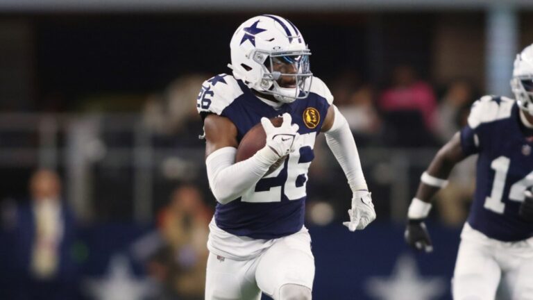 DaRon Bland makes incredible game-ending play on Rachaad White in wild SNF sequence