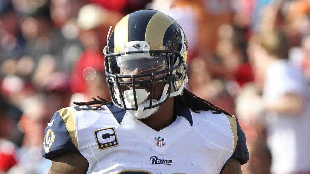 Former Notre Dame star goes full circle with Rams legend, and it ends with a prestigious honor