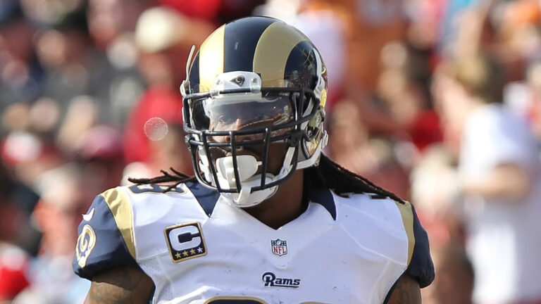 Former Notre Dame star goes full circle with Rams legend, and it ends with a prestigious honor