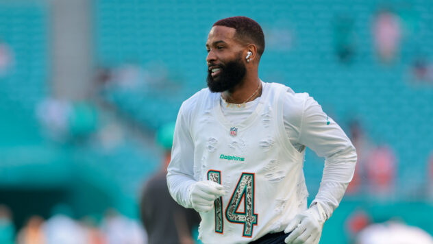 Former Rams Star Officially Available For Playoff Run