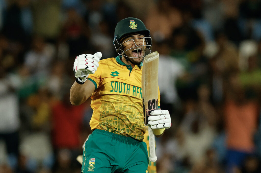 Hendricks' maiden T20I ton hands SA first series win since August 2022