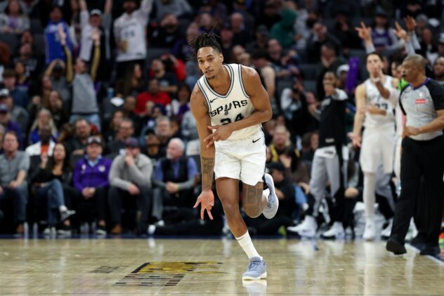 Highlights: Devin Vassell, Jeremy Sochan’s return headline the Spurs’ loss to the Suns