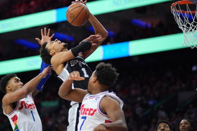 Highlights: Victor Wembanyama had a near triple-double with blocks against 76ers