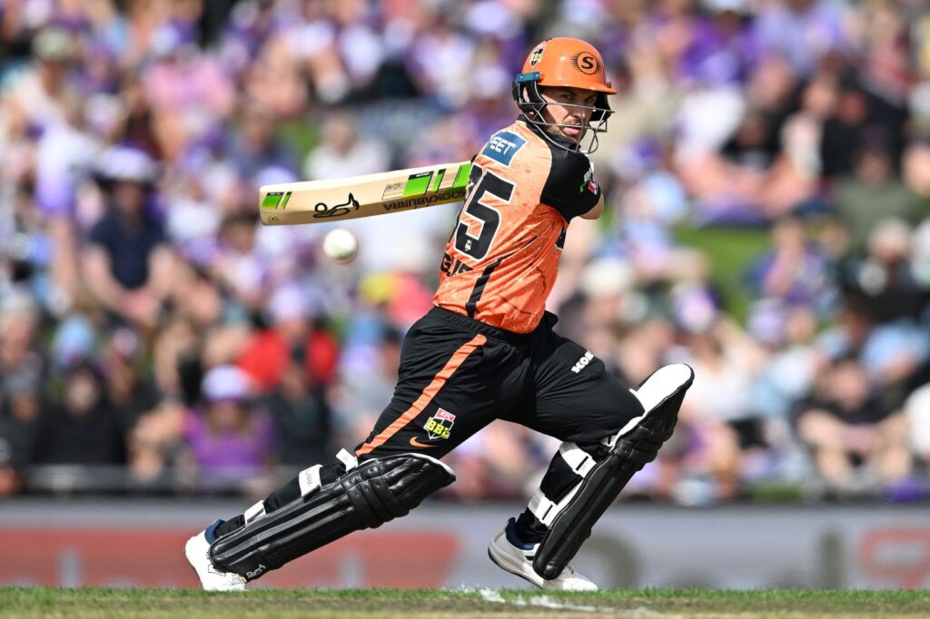 Inglis leaves Test squad after suffering calf strain with BBL return unknown