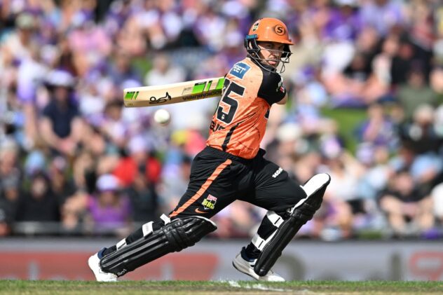 Inglis leaves Test squad after suffering calf strain with BBL return unknown