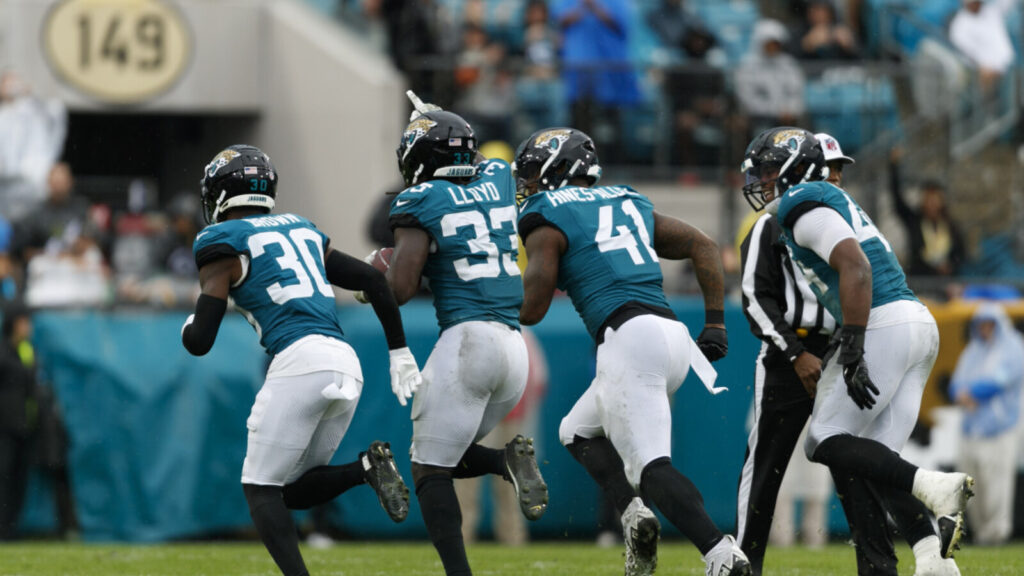 Jacksonville Jaguars put up a cool but embarrassing graphic on the jumbotron that perfectly embodies 2024