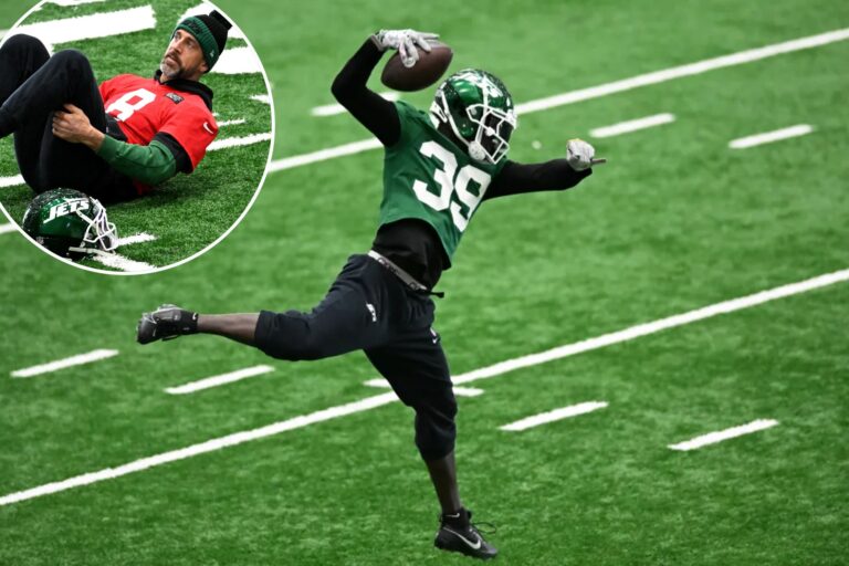 Jets’ Aaron Rodgers gives big shoutout to practice squad call-up Jarius Monroe: ‘does it right all the time’