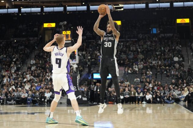 Julian Champagnie drops 30 in Spurs’ loss to Kings