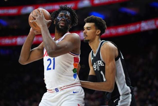 Maxey rallies the 76ers to a 111-106 victory over the Spurs after Embiid is ejected