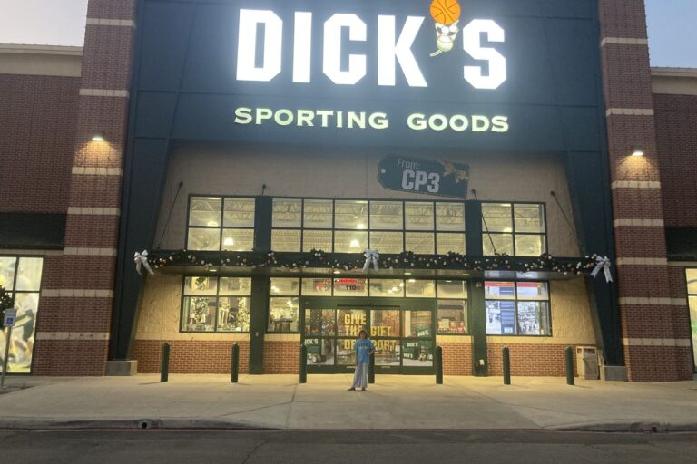 Open Thread: Chris Paul decorated Dick’s Sporting Goods for the holidays
