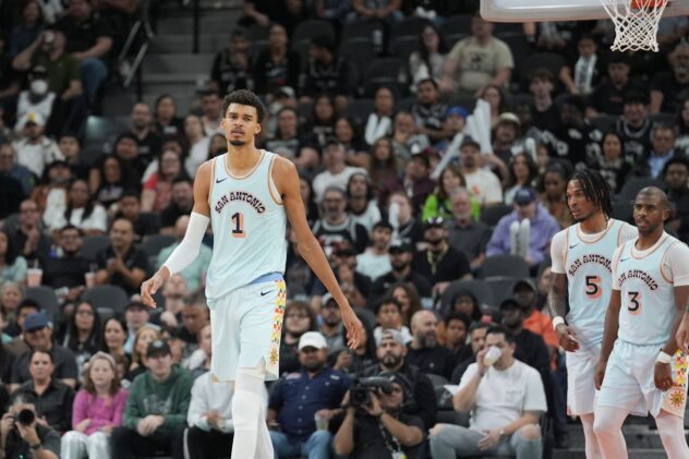 Open Thread: Grab your loved ones the Spurs Blue Holiday Box
