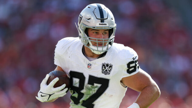 Raiders TE Michael Mayer Is Doing Everything That Doesn’t Show Up On The Stat Sheet