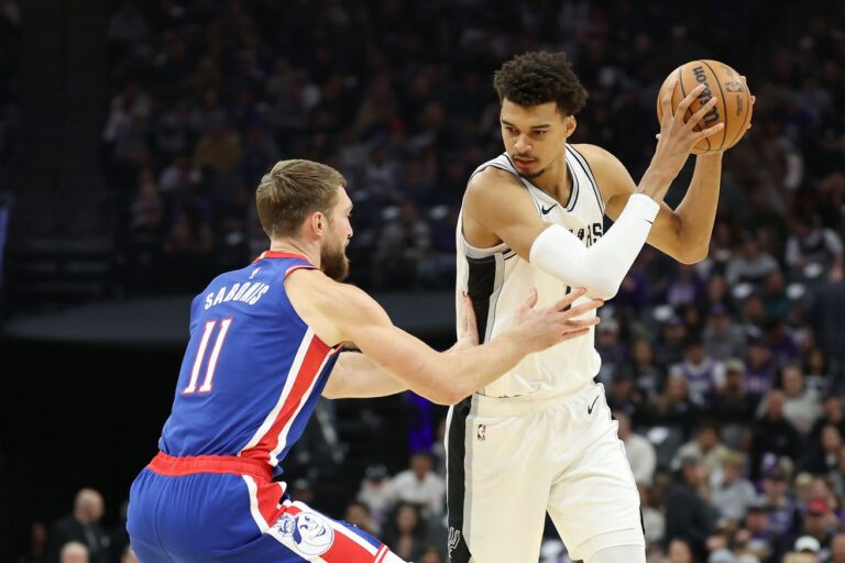 San Antonio at Sacramento, Final Score: Spurs win a comeback over Kings 127-125