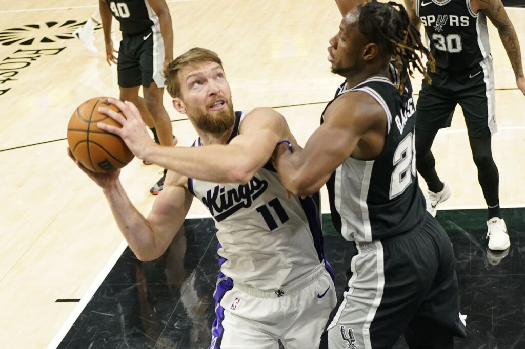 Shorthanded Spurs get blown out by Kings for third straight loss