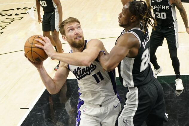 Shorthanded Spurs get blown out by Kings for third straight loss