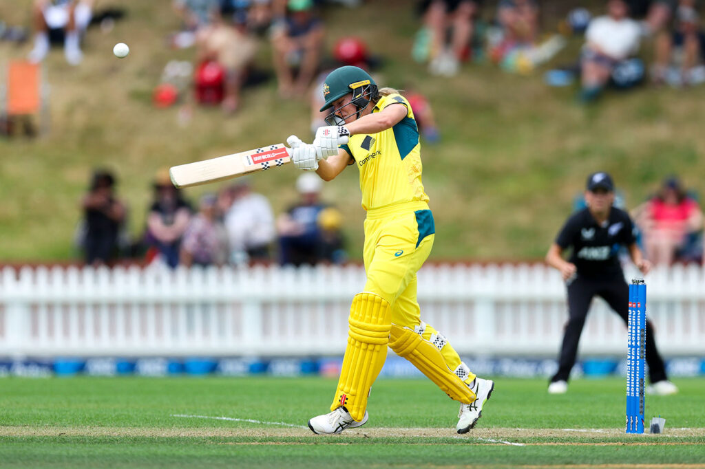 Sutherland's 78-ball century overwhelms NZ in rain-hit ODI