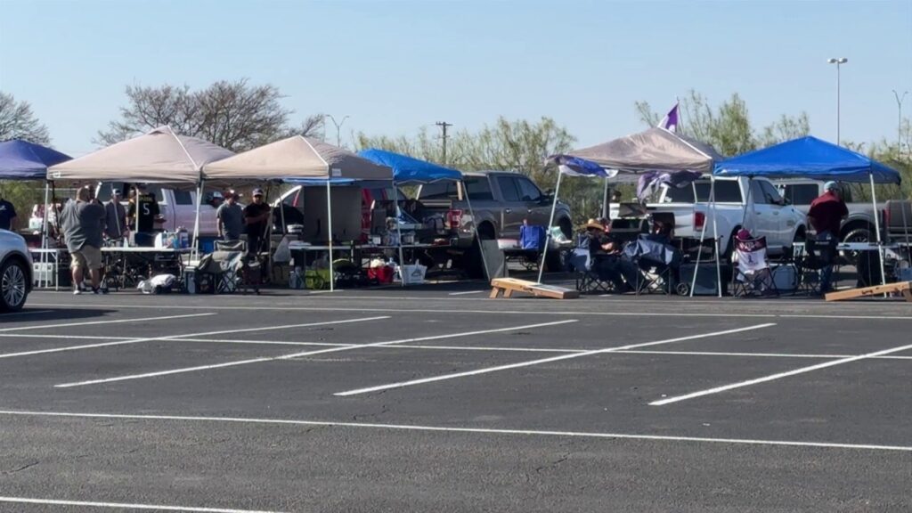 Valero Alamo Bowl draws fans to tailgates, pre-game festivities