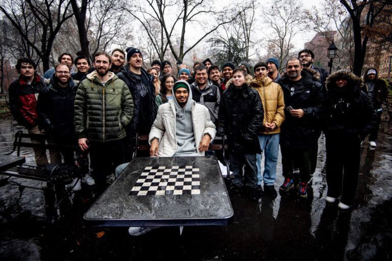 Victor Wembanyama plays chess with fans in New York park