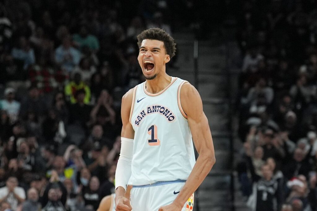 Victor Wembanyama’s 42 points propel Spurs to highlight-filled OT win over Hawks