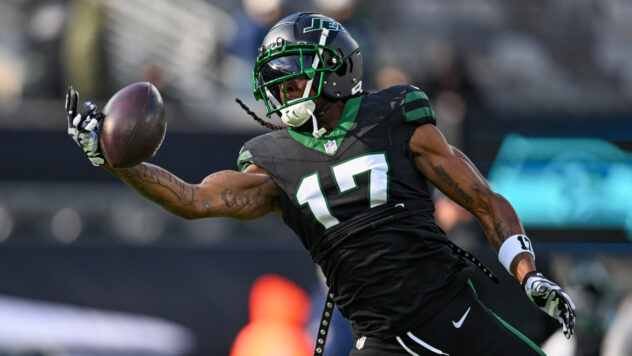 Watch: Jets WR Davante Adams hauls in 100th career TD