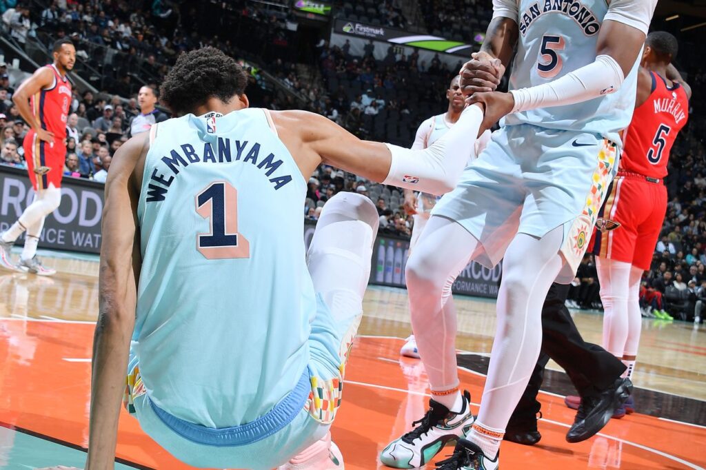 Week in Review: Injuries, poor defense turns Spurs’ week into a blast from the past