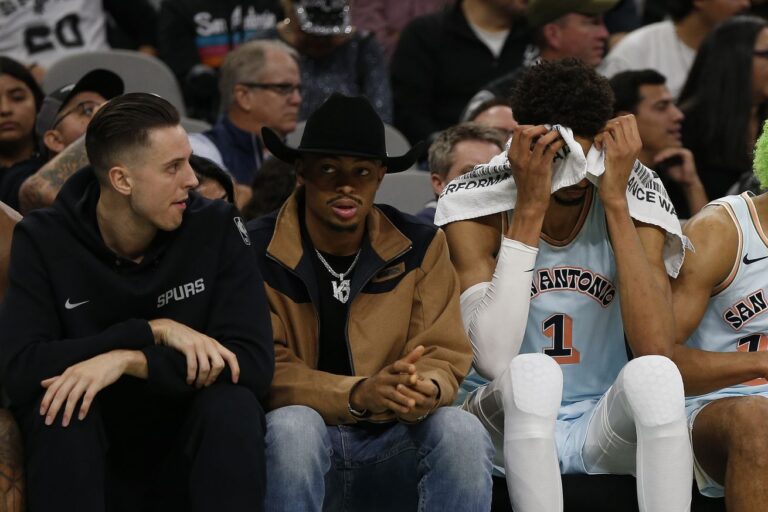 Week in Review: Short week brings mixed results for shorthanded Spurs