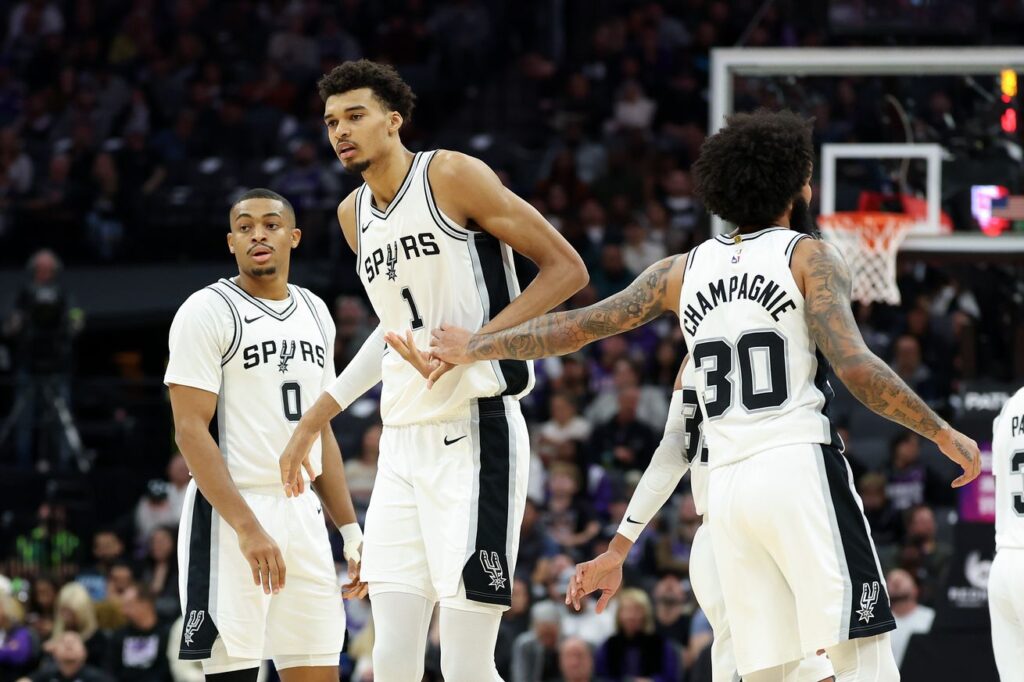 Week in Review: Spurs deliver on the road to stay above .500