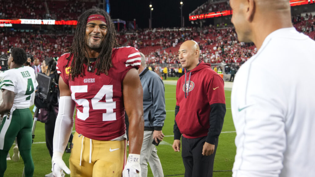 A picture says a thousand words for Fred Warner as he gives his reaction to Robert Saleh's return as 49ers defensive coordinator