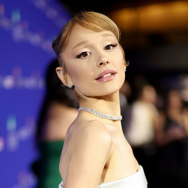 Ariana Grande Thanks "Friends Botox and Juvéderm" in Awards Speech