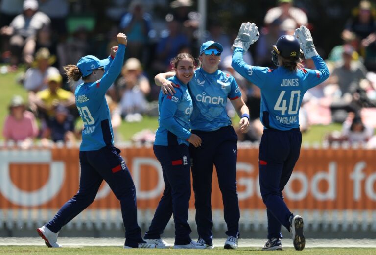 Australia bat first in third T20I as England make three changes