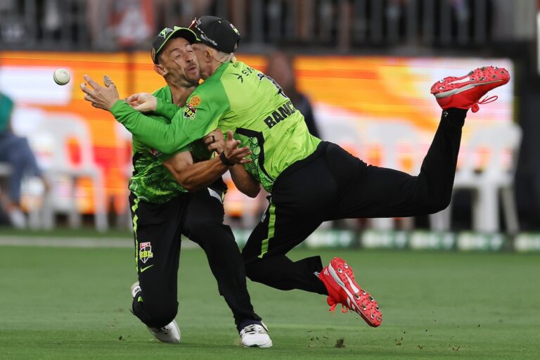 Bancroft out of BBL, Sams under concussion protocols after horrific on-field collision