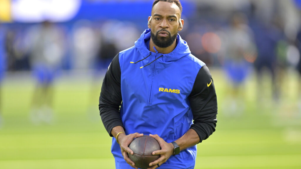 Bears request interview with Rams assistant for DC role