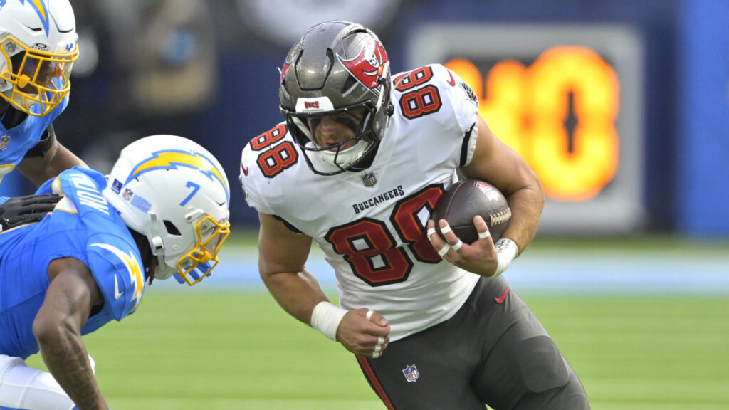 Buccaneers Call Up Two Players For Wildcard Game