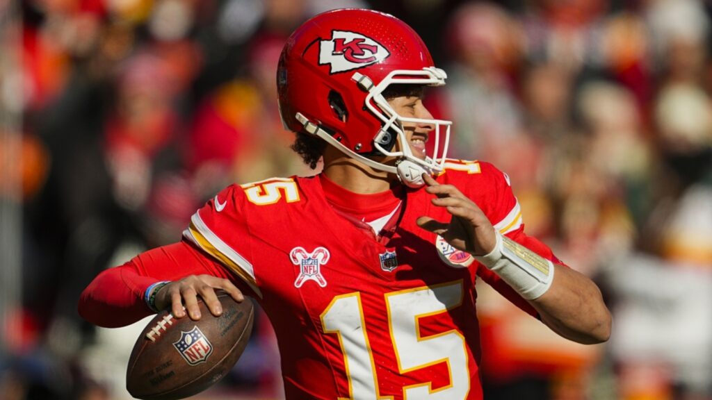 Chiefs begin three-peat bid, tangle with Texans