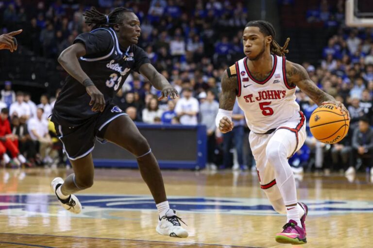 Deivon Smith talks way back into St. John’s lineup after shoulder injury