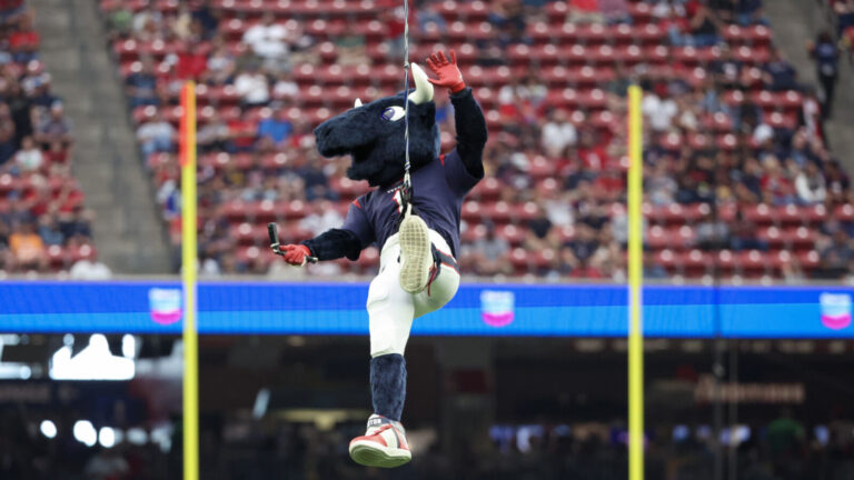Houston Texans mascot is already getting one over on the Kansas City Chiefs mascot