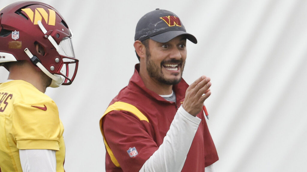 Jaguars conduct OC interview with Commanders coach